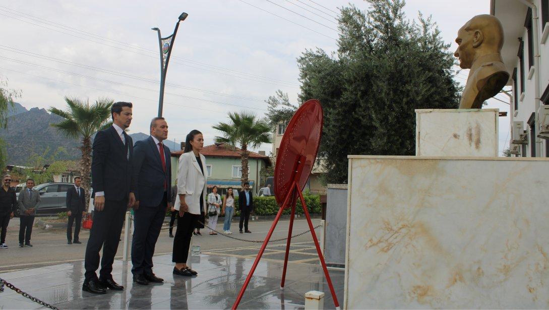 İlköğretim Haftası Çelenk Sunma Töreni Düzenlendi